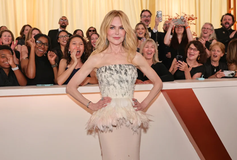 Nicole Kidman usou joias da Chanel e um relógio Omega Sapphette de 1966, em ouro branco no Oscar 2026.