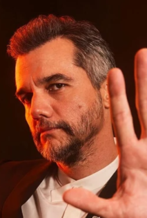 Wagner Moura usa joias no Oscar 2026