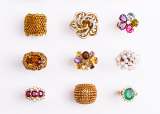 Tipos de Anéis: conheça as diferenças entre solitário, pavê, stud, chuveiro e meia aliança